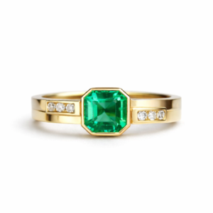 Anillo esmeralda central con diamantes